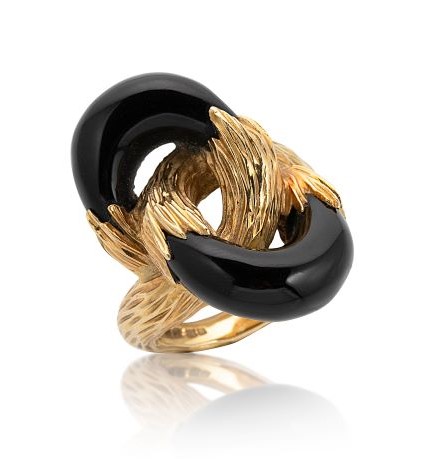 An 18ct gold onyx ring by Kutchinsky