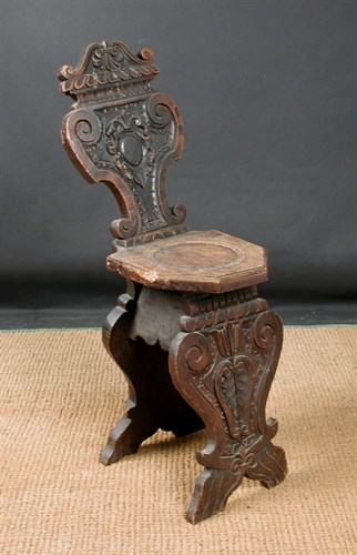 Lot 820 - A 17th century Italian walnut hall seat