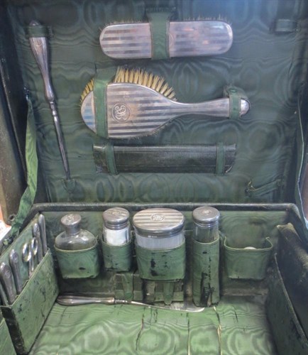 Lot 318 - A lady's green leather dressing case