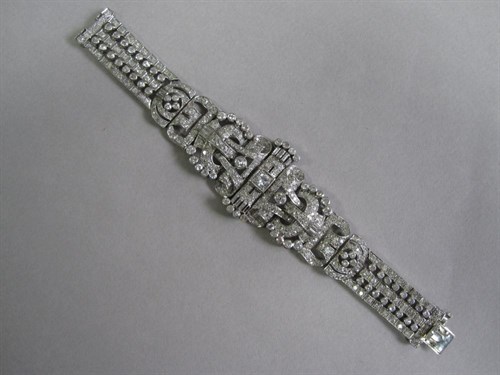 Lot 258 - An important French Art Deco diamond and platinum bracelet