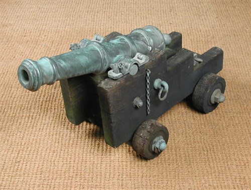 Lot 924 - A bronze signalling canon, 20th century