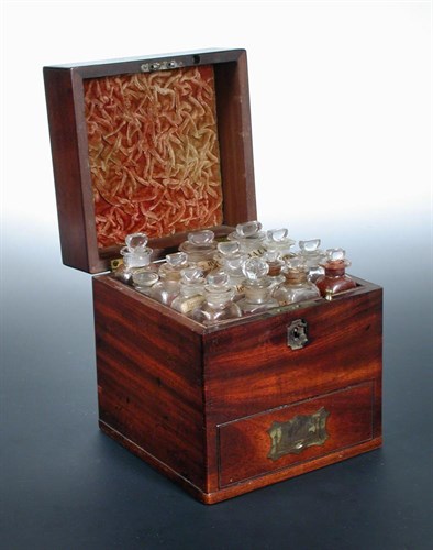 Lot 717 - An early 19th century mahogany domestic medicine chest