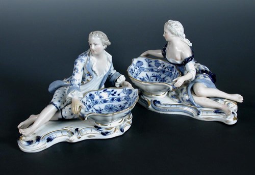 Lot 35 - A pair of early 20th  century Meissen blue and white figural sweetmeats