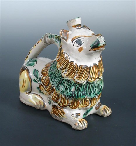 Lot 54 - A late 18th/early 19th century Cerreto Sannita maiolica lion vessel