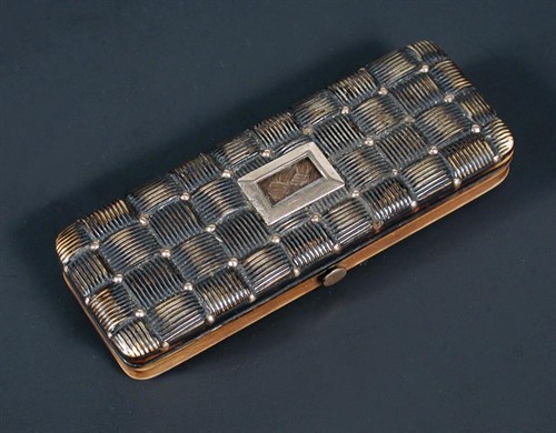 Lot 409 - An early 19th century horn toothpick case