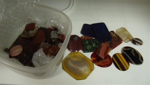 Lot 721 - A collection of forty hard-stones and a miniature egg
