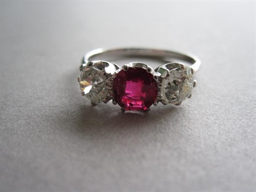 Lot 256 - A three stone diamond and ruby doublet ring