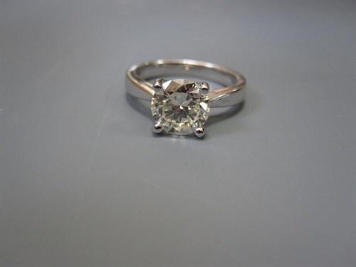 Lot 233 - A single stone diamond and 18ct white gold ring