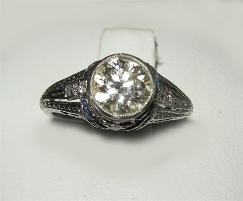 Lot 187 - An Art Deco style single stone diamond ring