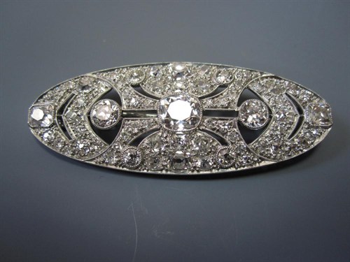 Lot 245 - An early 20th century diamond brooch