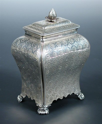 Lot 368 - A George III silver tea caddy