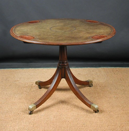 Lot 881 - A Regency mahogany pedestal games table