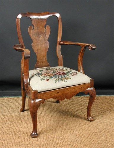 Lot 809 - A George II walnut armchair