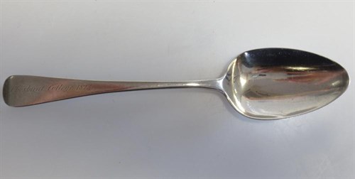 Lot 325 - A set of twenty George IV silver Old English pattern teaspoons