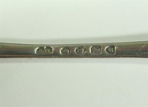 Lot 336 - A pair of Victorian silver Old English pattern salt shovels