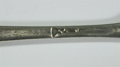 Lot 336 - A pair of Victorian silver Old English pattern salt shovels