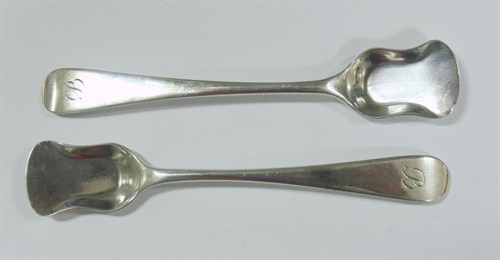 Lot 336 - A pair of Victorian silver Old English pattern salt shovels