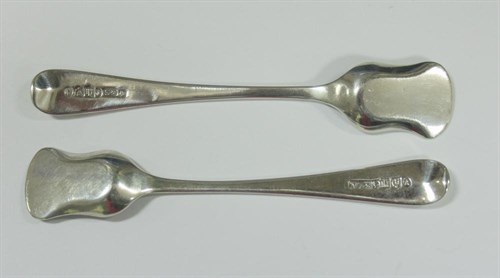 Lot 336 - A pair of Victorian silver Old English pattern salt shovels