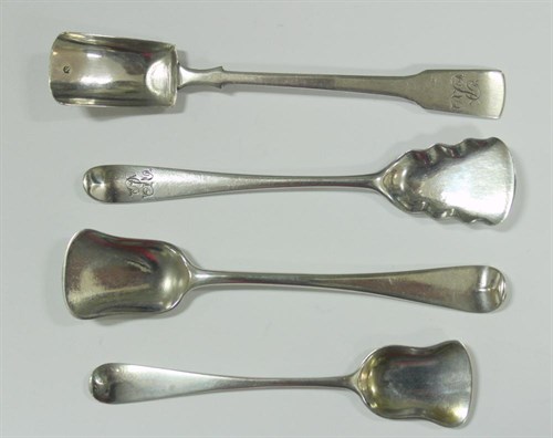 Lot 336 - A pair of Victorian silver Old English pattern salt shovels