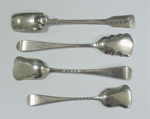 Lot 336 - A pair of Victorian silver Old English pattern salt shovels