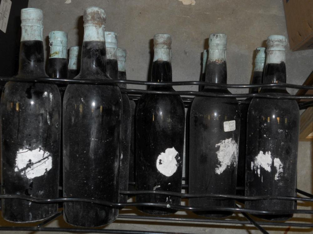 Lot 753 - Vintage port, believed Graham's 1955, 12 bottles