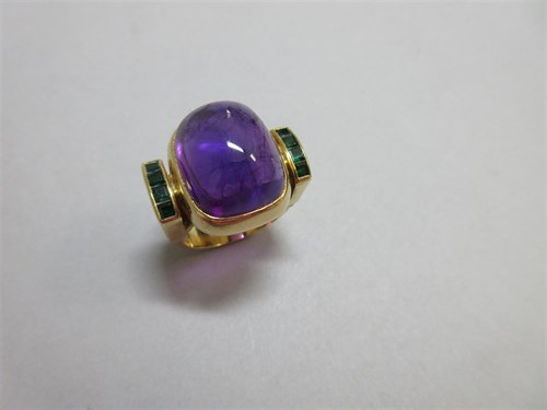 Lot 421 - An 18ct gold, amethyst and green hardstone ring