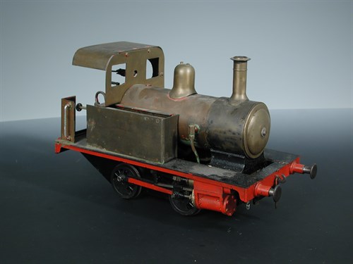 Lot 253 - A scratch built copper and brass live steam model tank locomotive