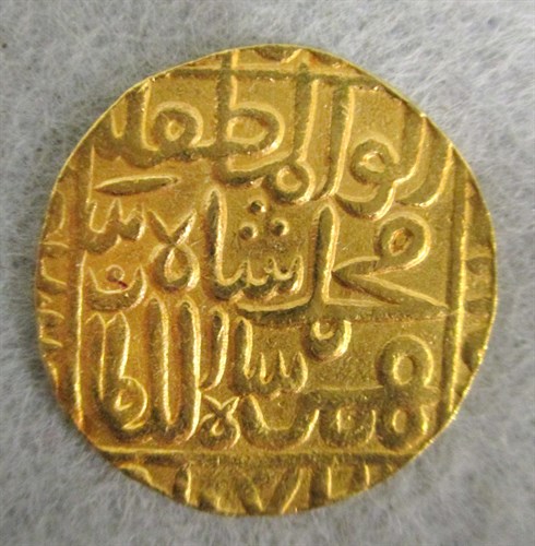Lot 1 - Emperor Akbar type gold coin