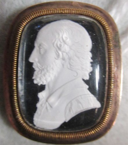 Lot 273 - An 1830s unmarked gold brooch set with Shakespeare sulphide