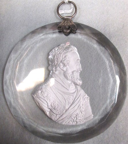 Lot 275 - An 1830s pendant roundel sulphide of Henri IV, probably Desprez
