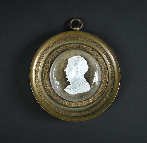 Lot 282 - A sulphide of Lord Byron (1788-1824) in gilt metal frame