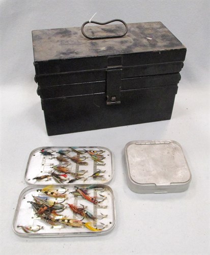 Lot 172 - A 1940s tin cantelever fishing tackle box