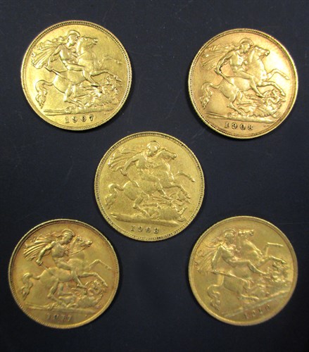 Lot 13 - Five gold half sovereings, 1903, 1907, 1908,...