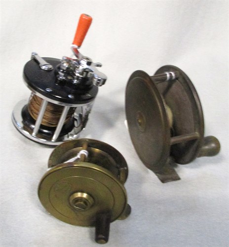 Lot 198 - Hogg Edin: a late 19th century brass fishing reel