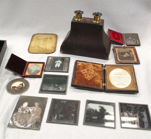 Lot 115 - A miscellaneous collection of 19th/20th century photographic equipment and photographs on glass