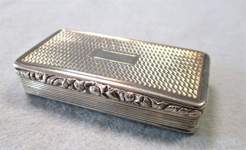 Lot 47 - A George IV silver snuffbox