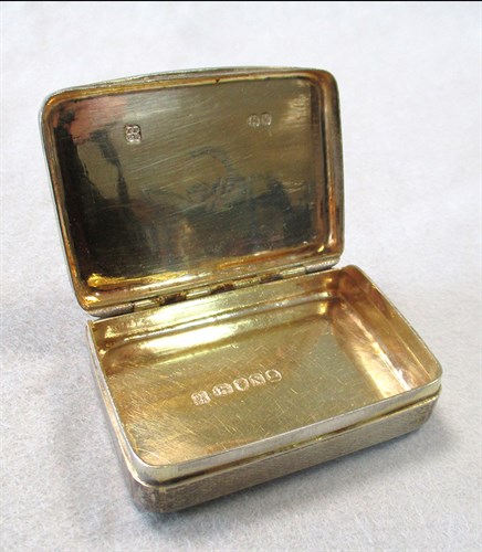 Lot 48 - A George III silver snuffbox