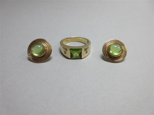 Lot 384 - A peridot and diamond ring together with a pair of peridot earstuds