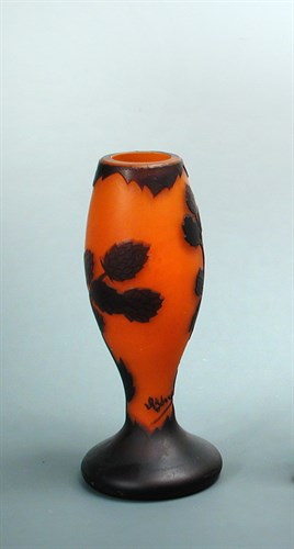 Lot 2 - A Loetz 'Richard' orange cameo glass vase