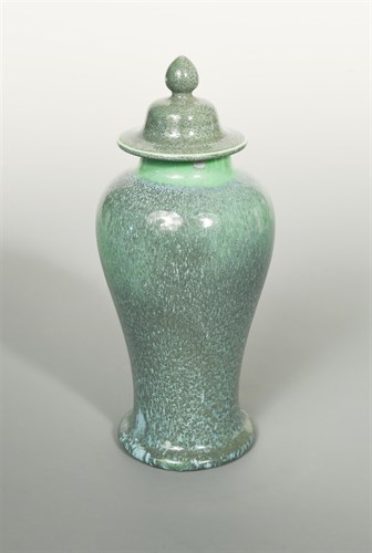 Lot 34 - A Ruskin high-fired soufflé glaze jar and cover, 1908