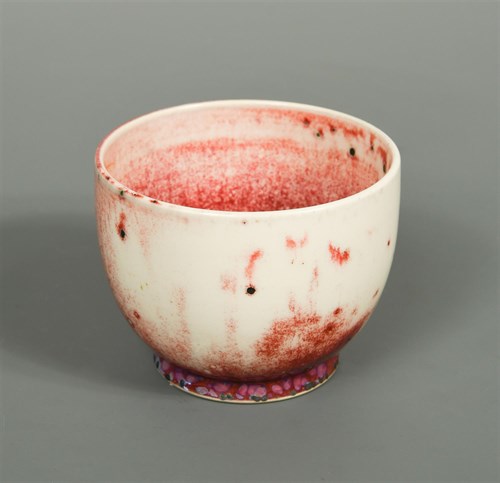 Lot 39 - A small Ruskin high-fired flambé bowl