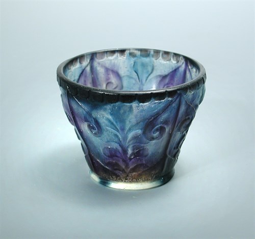Lot 8 - Gabriel Argy-Rousseau, (French, 1885-1963), a pâte-de-verre glass bowl