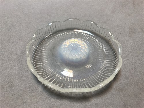 Lot 20 - Pierre d'Avesn, an opalescent glass ashtray