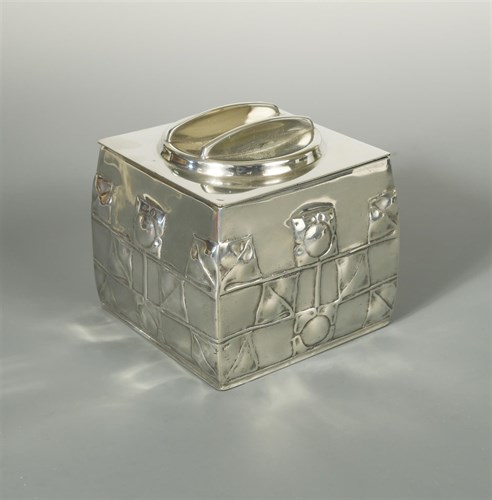 Lot 150 - Archibald Knox for Liberty & Co., a Tudric pewter biscuit box and cover, No. 0194