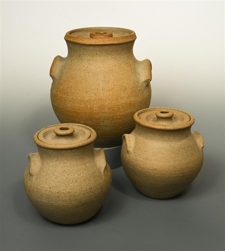 Lot 49 - Edmund de Waal (British, born 1964), a trio of early stoneware jars and covers