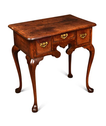 Lot 354 - A George III mahogany lowboy