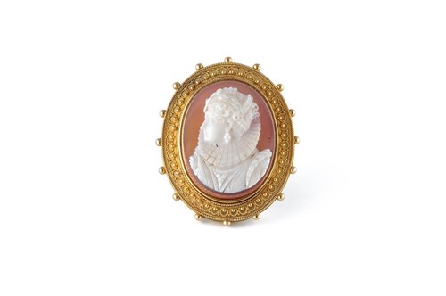 Lot 215 - A hardstone cameo brooch in a fine ornate mount