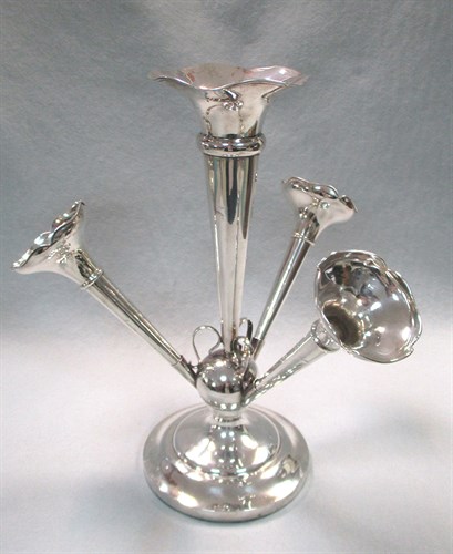Lot 85 - A George V silver trumpet vase epergne