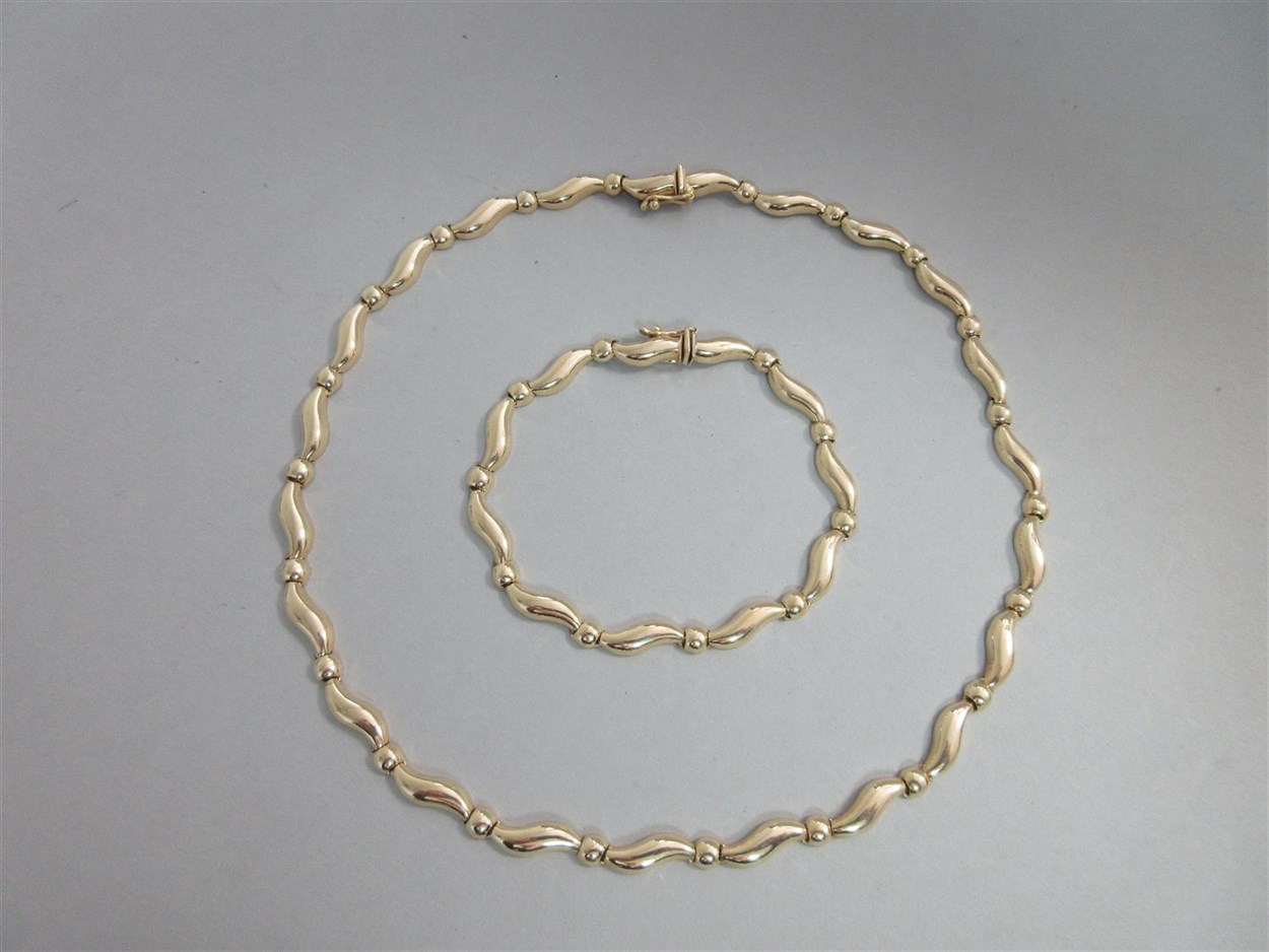 Lot 395 - A modern necklace, bracelet and earrings suite by Arpas