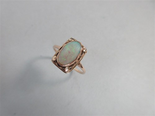 Lot 348 - An Art Nouveau style opal ring